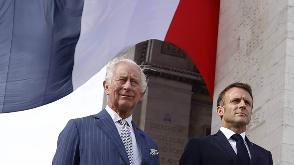 Der dreitägige Staatsbesuch des britischen Königspaars soll die Beziehung Großbritanniens zu Frankreich feiern. Foto: Yoan Valat/EPA POOL/AP/dpa