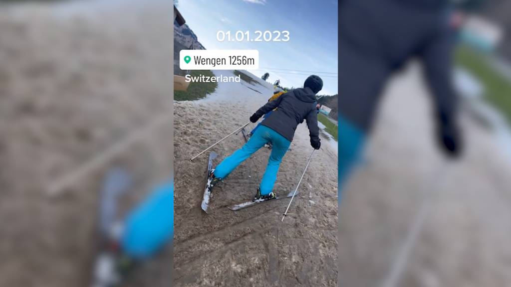 Skifahrer müssen sich durch Matsch kämpfen