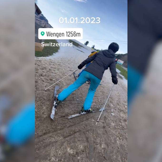 Skifahrer in Wengen müssen sich durch Matsch kämpfen