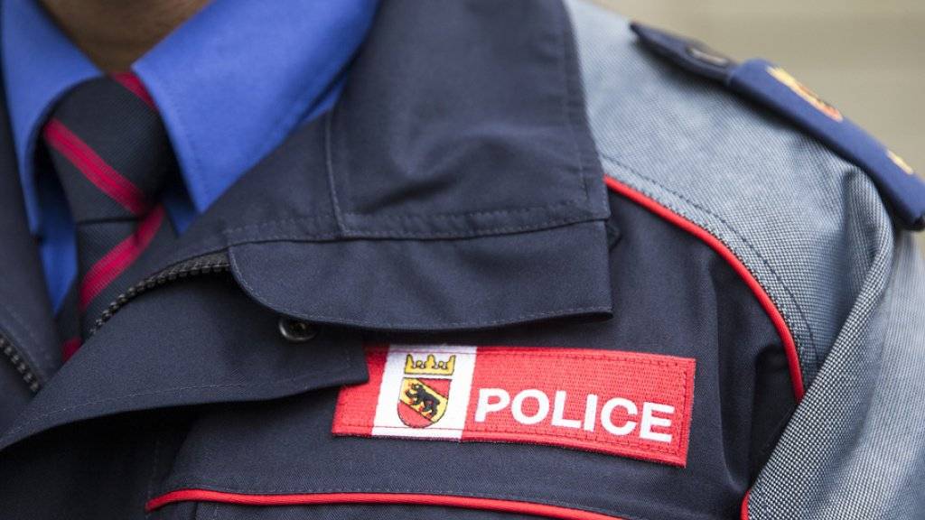 Zwei Polizisten der Kantonspolizei Bern müssen sich vor Gericht wegen Amtsmissbrauch verantworten.