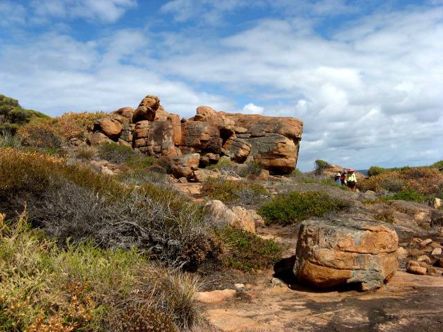 cape-to-cape-walk-between-canal-rocks-and-caves-house