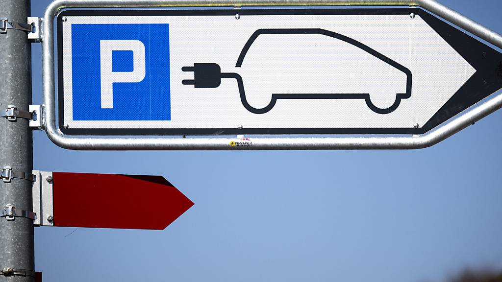 Der Kanton Zürich unterstützt neue Ladestationen für Elektroautos finanziell. 2200 Gesuche wurden bisher eingereicht. (Symbolbild)