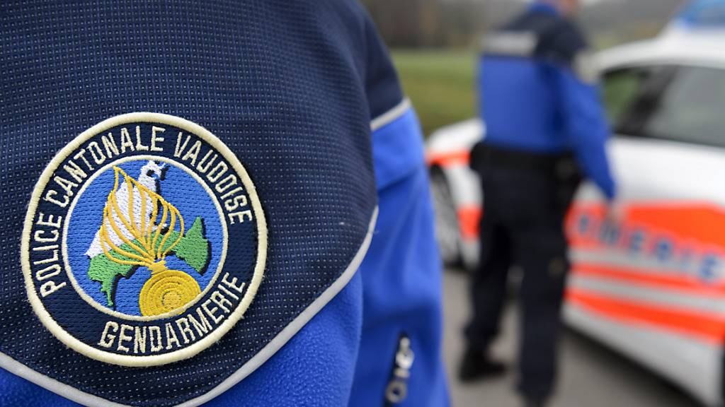 In Aigle VD ist am Samstagabend ein achtstöckiges Gebäude in Brand geraten, das Haus musste evakuiert werden. (Symbolbild)