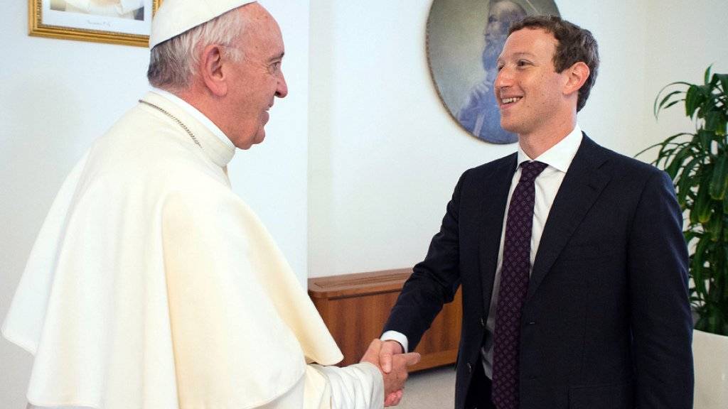 Papst Franziskus und Facebook-Gründer Marc Zuckerberg haben bei einem gemeinsamen Gespräch im Vatikan erörtert, wie man Menschen zu einer «Kultur der Begegnung» ermutigen könnte.