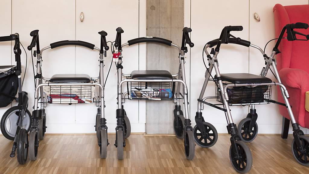 Im Kanton St. Gallen soll die Finanzierung von spezialisierten Pflegeangeboten ausserhalb der bestehenden Institutionen ermöglicht werden. (Symbolbild)