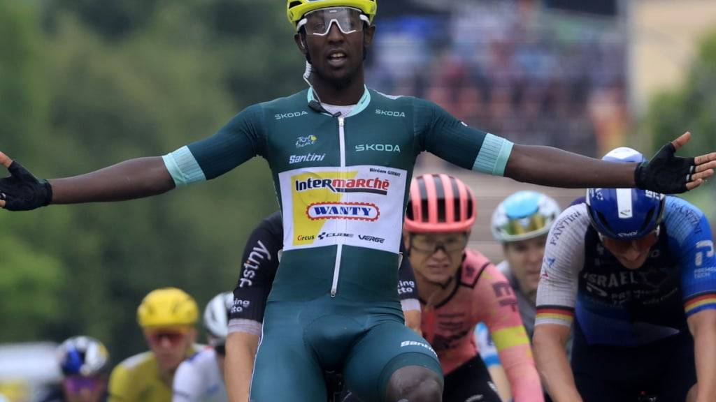 Biniam Girmay jubelt: Zweiter Etappensieg an der diesjährigen Tour de France