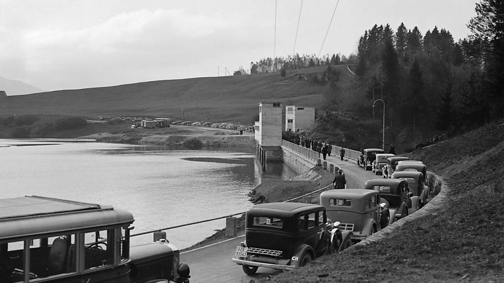 Die Staumauer des Sihlsees bei der Einweihung des Etzelwerks am 12. Mai 1937. (Archivaufnahme)