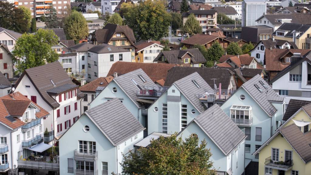 In Obwalden soll es ausreichend Wohnraum auch im günstigeren Preissegment geben. (Archivaufnahme des Dorfzentrums Sarnen)