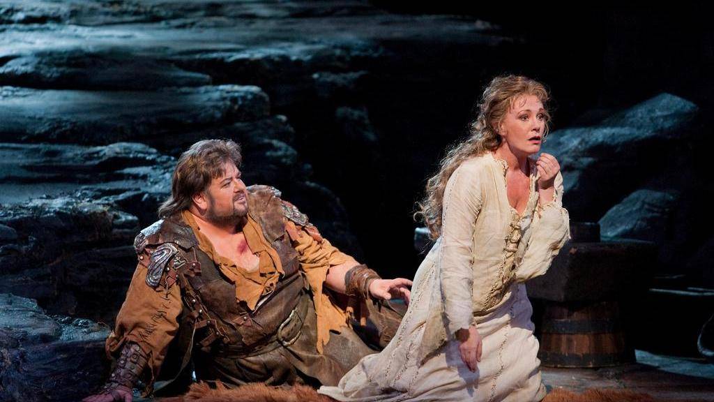 Waltraud Meier - rechts als Sieglinde in einer Aufführung von «Die Walküre» in der Metropolitan Opera - hat den Richard-Wagner-Preis gewonnen. (Archivbild)