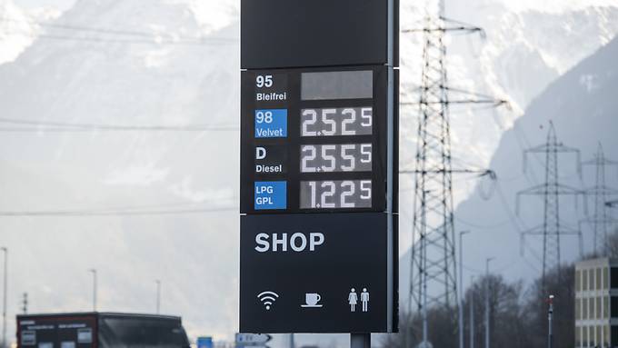Bis zu 12 Rappen mehr – Benzinpreis-Erhöhung wegen CO2-Gesetz?