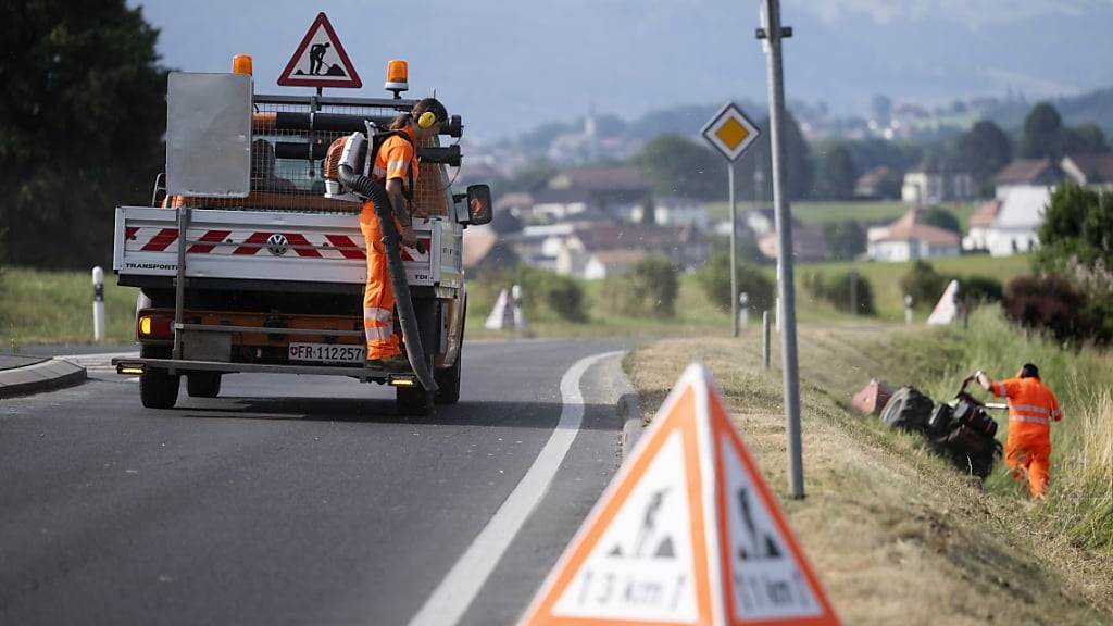 In Nidwalden erhalten die Kantonsstrassen eine Randmarkierung. (Symbolbild)