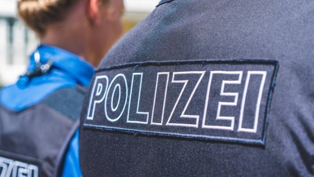 Die Innerrhoder Kantonspolizei sucht drei Männer, die in Appenzell einen Jugendlichen bedroht haben. (Symbolbild)