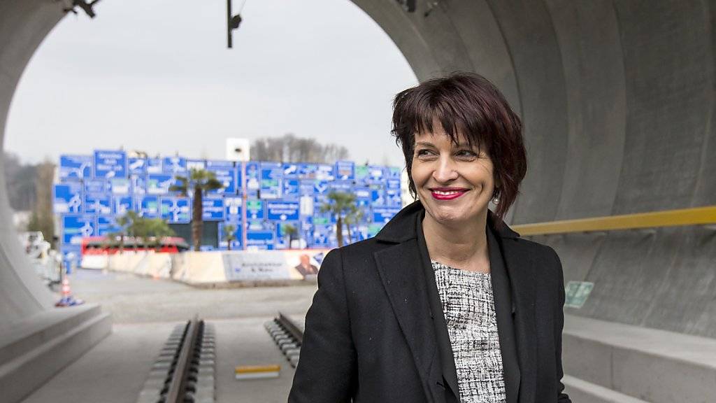 70 Tage vor der offiziellen Eröffnung des Gotthardbasistunnels eröffnete Bundesrätin Doris Leuthard am Mittwoch im Verkehrshaus Luzern die neue Sonderausstellung «NEAT - Tor zum Süden». Ausgestellt ist ein 15 Meter langer Tunnelabschnitt in Originalgrösse.