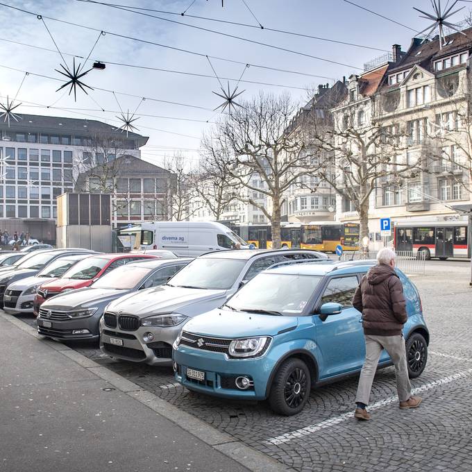 Parkplatz auf Marktplatz gegen «Lädelisterbe» – Experte hält Forderung für «zu banal»