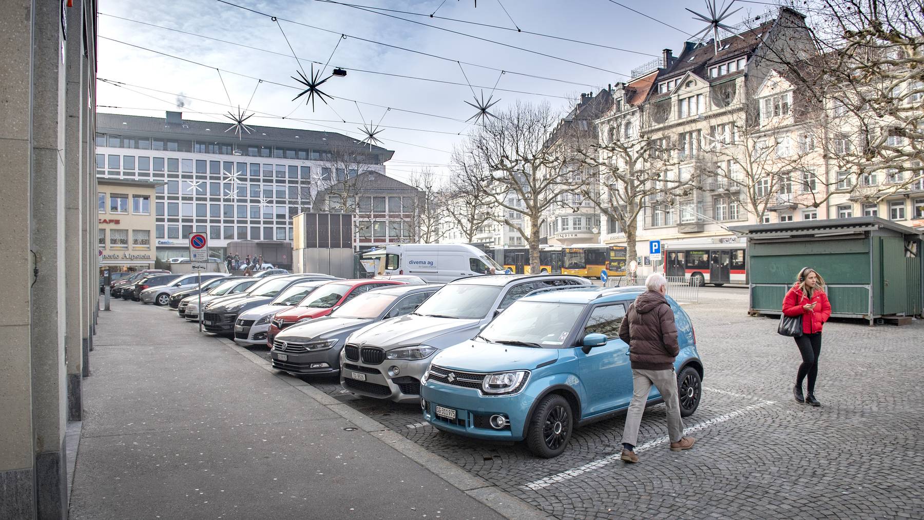 Parkplatz Marktplatz: Ein Vorstoss will dieses Bild wieder aufleben lassen. (Archivbild)