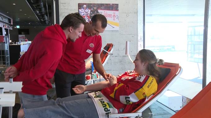 Blut spenden mit Eishockey-Profis – EHC Biel machts möglich