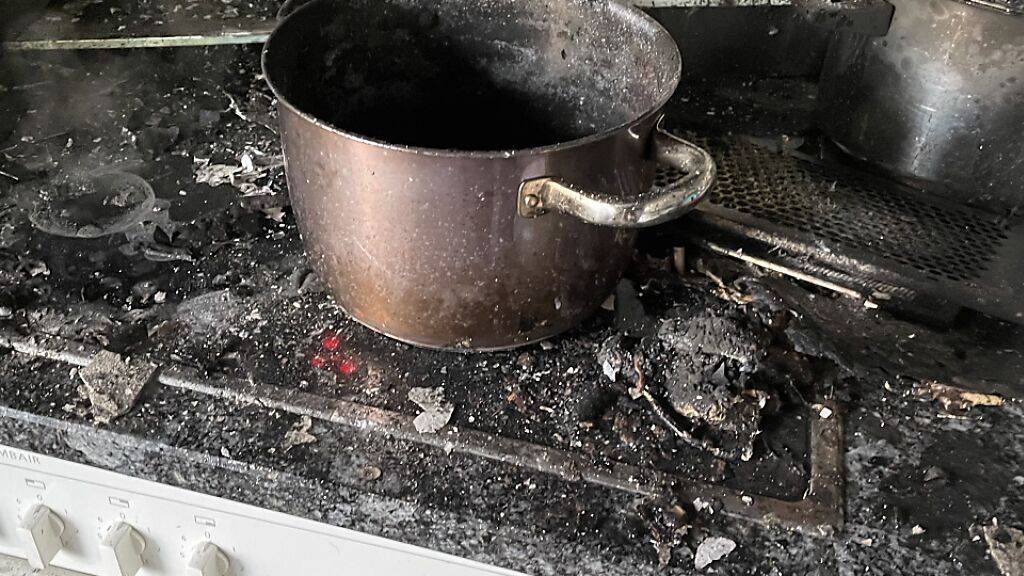So sah die Pfanne in der Küche nach dem Brand in Reinach BL aus.