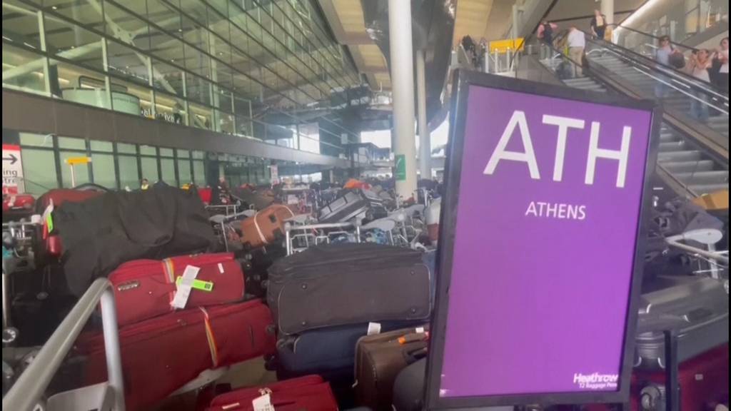 Flughafen Heathrow in London verwandelt sich in eine Gepäck-Hölle