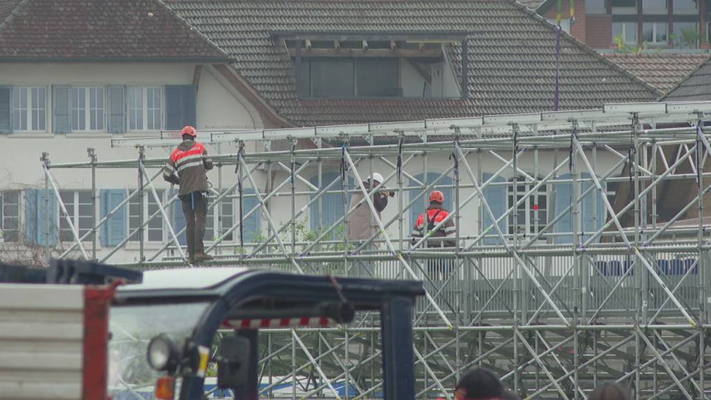 Viele Helfer am Aufbau für das Seeländische Schwingfest