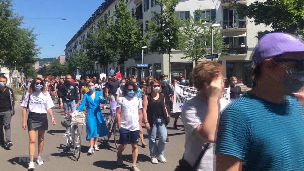 Bis zu 300 Personen an Demos: Polizei kommt an Grenzen