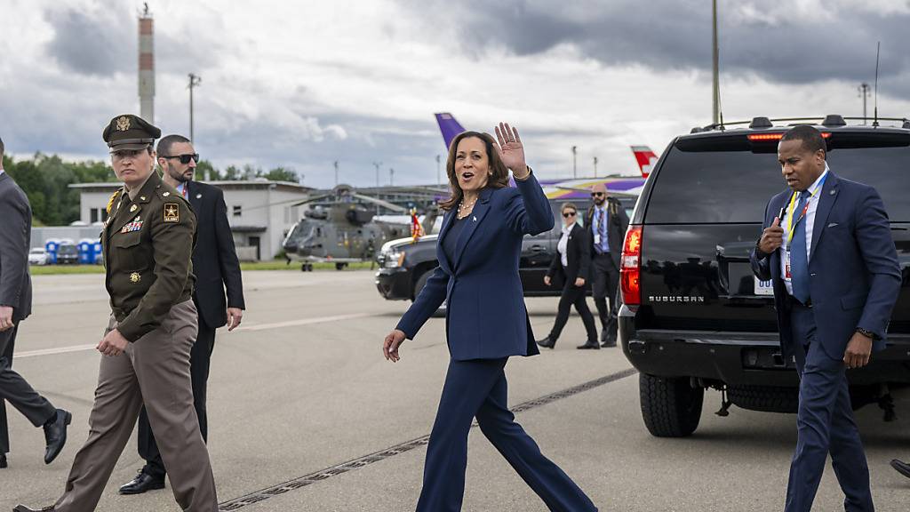 US-Vizepräsidentin Kamala Harris nach ihrer Ankunft auf dem Flughafen Zürich.