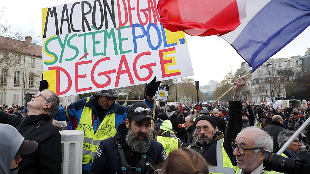 Proteste gegen Macrons Rentenreform in Paris: Am Dienstag gingen wieder Hunderttausende im ganzen Land auf die Strasse.