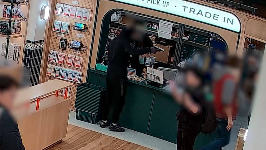 Bewaffnete Räuber überfallen Pokémon-Laden in New York