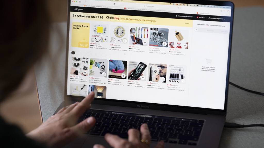 Die chinesische Regierung nimmt den Online-Händler AliExpress von Alibaba gegen eine EU-Strafe in Schutz. (Archivbild)