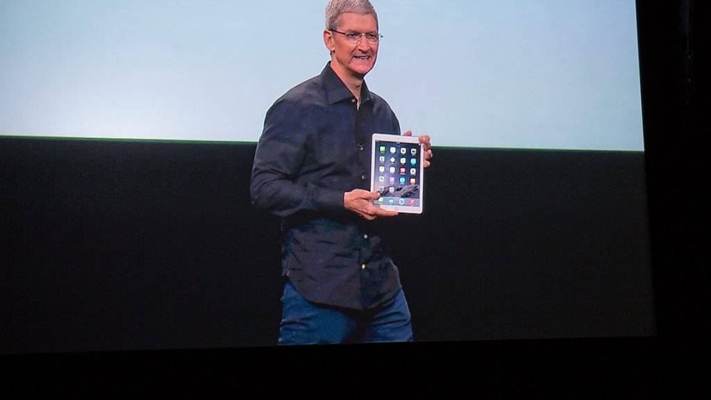 Die Tablet-Verkäufe sinken weltweit weiter. Marktführer bleibt Apple, im Bild Apple-Chef Tim Cook. (Archiv)