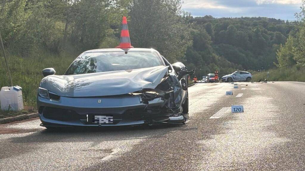 Die beiden Unfallfahrzeuge wurden laut der Kantonspolizei Zürich sichergestellt.