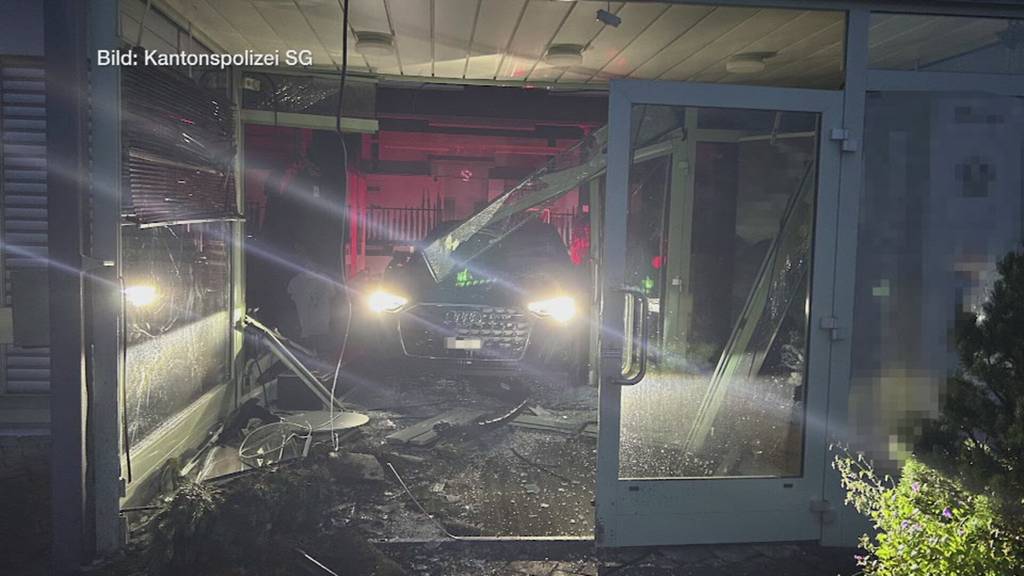 Mit Auto als Rammbock: Altstätter Waffengeschäft ausgeraubt