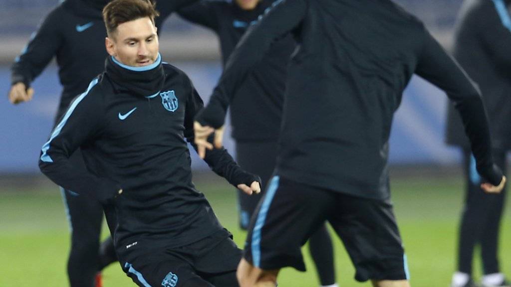 Lionel Messi (links) muss wegen einer Nierenkolik pausieren