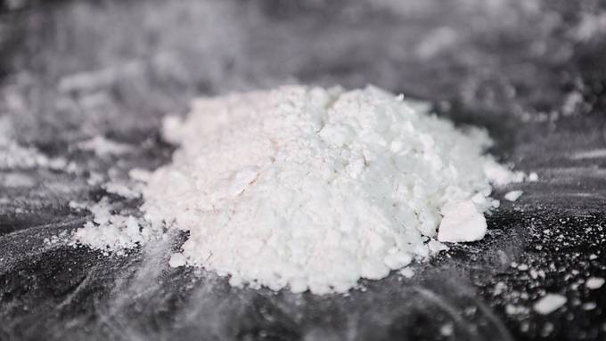 Polizei schnappt Drogenkurierin mit 1,2 Kilo Kokain unter den Kleidern