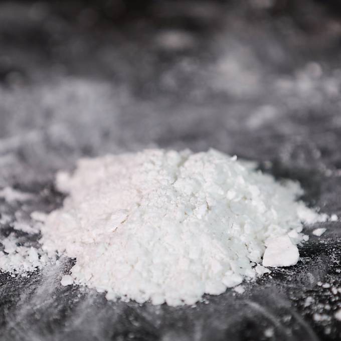Polizei schnappt Drogenkurierin mit 1,2 Kilo Kokain unter den Kleidern