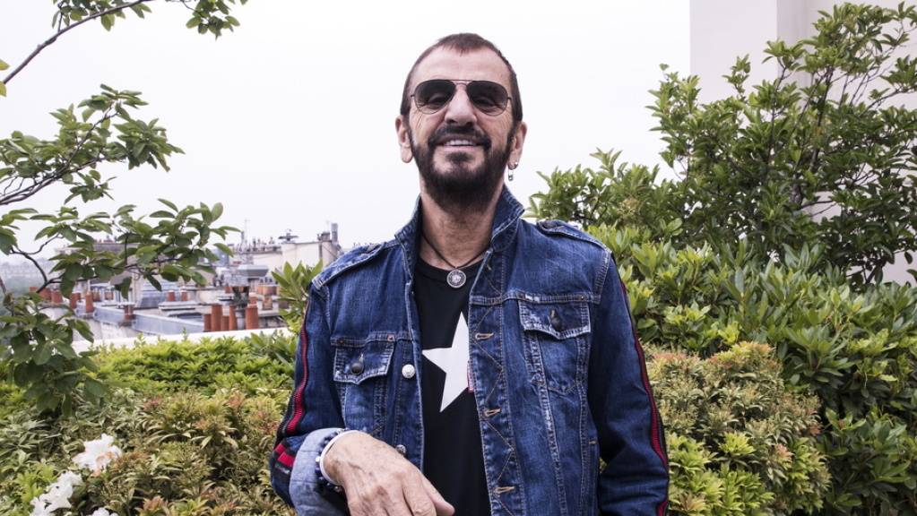 Der einstige Beatles-Schlagzeuger Ringo Starr hat in den Anfangszeiten der Band seine Kasse aufgebessert mit dem Verkauf englischer Schuhe am Rande von Konzerten in Hamburg. (Archivbild)