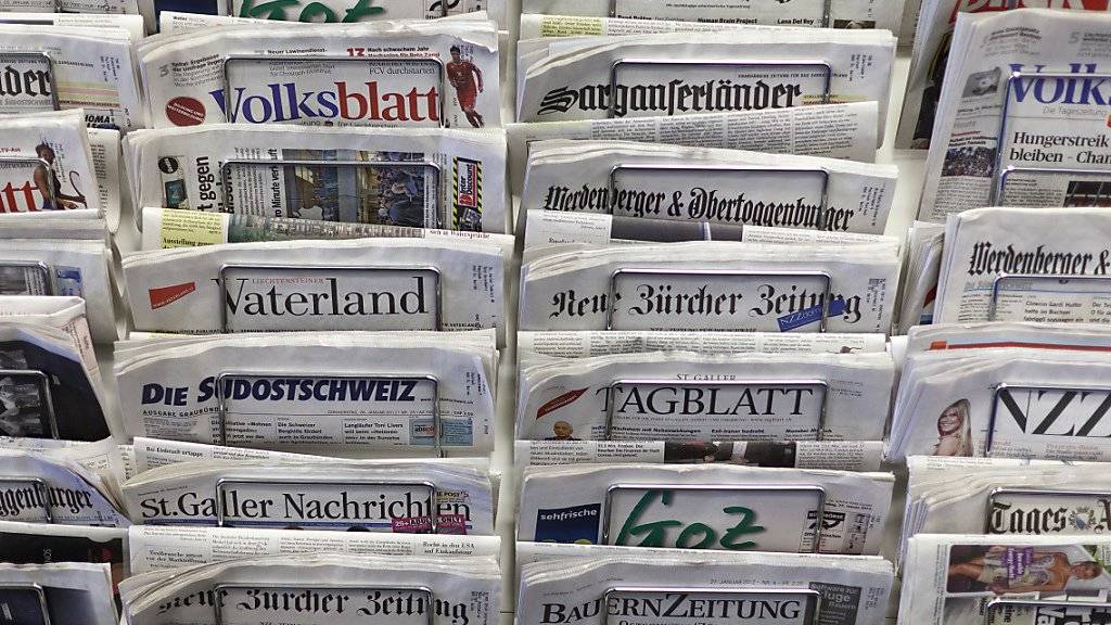 Die Schweizer Zeitungen haben unverändert eine hohe Reichweite. Während die Printausgaben eine stabile Leserschaft aufweisen, sind die digitalen Angebote der Verlage im Aufwind. (Archivbild)
