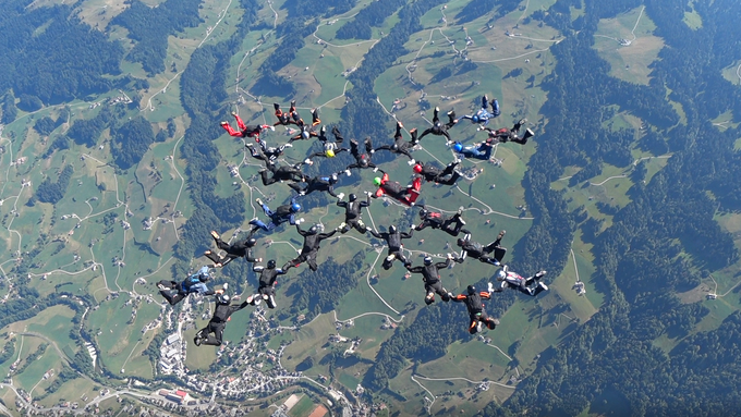 Fallschirm-Rekord im Toggenburg