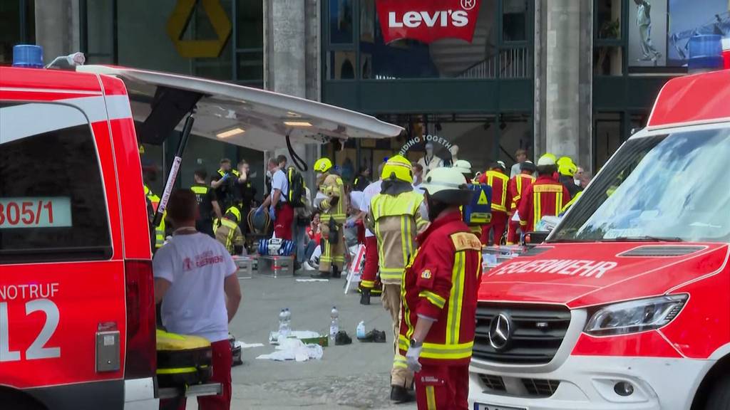 Auto fährt in Berlin in Personengruppe: Ein Toter und mehrere Verletzte
