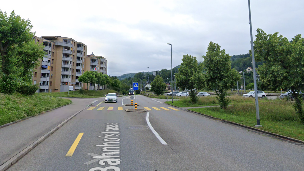 Töff-Fahrer fährt in Turgi eine Frau an und lässt sie verletzt liegen. 