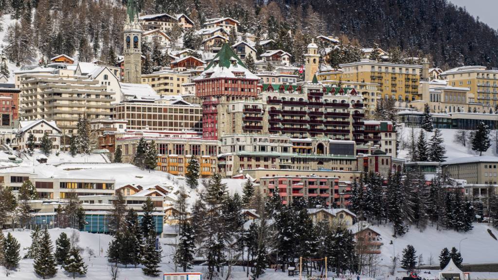 Der Kanton Graubünden verzeichnet 2025 so viele Logiernächte wie seit 15 Jahren nicht mehr. Im Bild der Ferienort St. Moritz. (Archivbild)