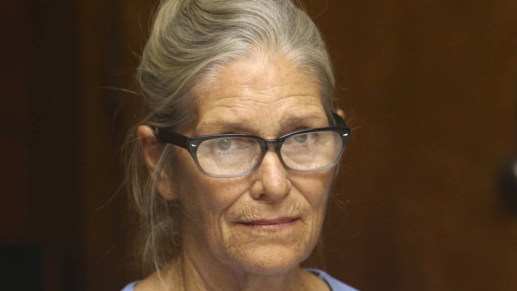 ARCHIV - Leslie Van Houten bei ihrer Bewährungsanhörung im kalifornischen Corona. Foto: Stan Lim/Pool Los Angeles Daily News/AP/dpa