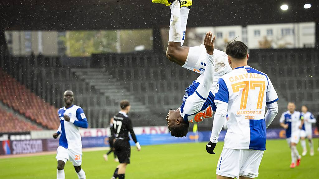 Francis Momoh zelebriert seine Triplette im Letzigrund