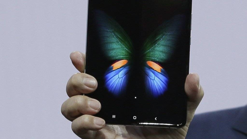 Der südkoreanische Konzern Samsung will das weltweit erste Mobiltelefon auf den Markt bringen, dessen Bildschirm sich auf die Grösse eines kleinen Tablets auffalten lässt. (Archivbild)