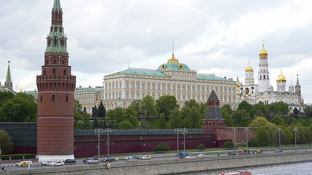 ARCHIV - Moskau hat Material veröffentlicht, dass den Schwarzmeerflottenchef bei einer Sitzung zeigen soll. Foto: Uncredited/AP/dpa