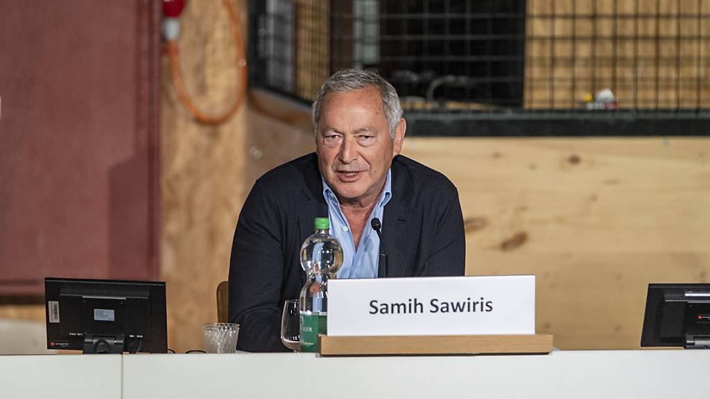 Der ägyptische Investor Samih Sawiris hat einen Minderheitsanteil am traditionsreichen Arosa Kulm Hotel in Graubünden erworben. Auf dem Hotelareal sollen An- und Neubauten entstehen.