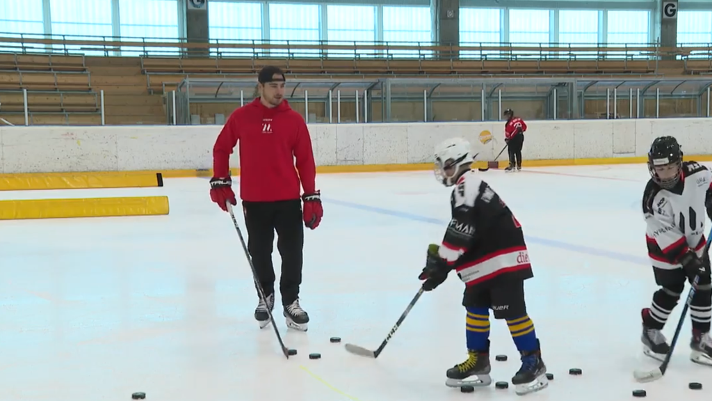 Kids trainieren mit NHL-Star Timo Meier in Herisau