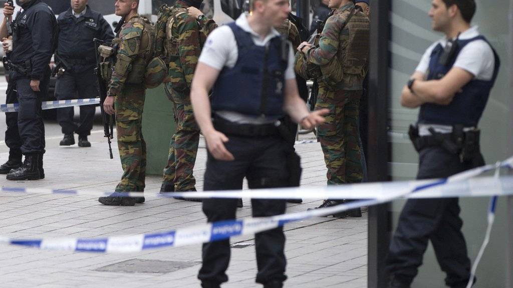 Ein Bombenalarm löste in der belgischen Hauptstadt einen grossangelegten Anti-Terror-Einsatz aus. Die Sicherheitsbehörden sperrten in der Brüsseler Innenstadt das Gebiet um ein Einkaufszentrum grossräumig ab.