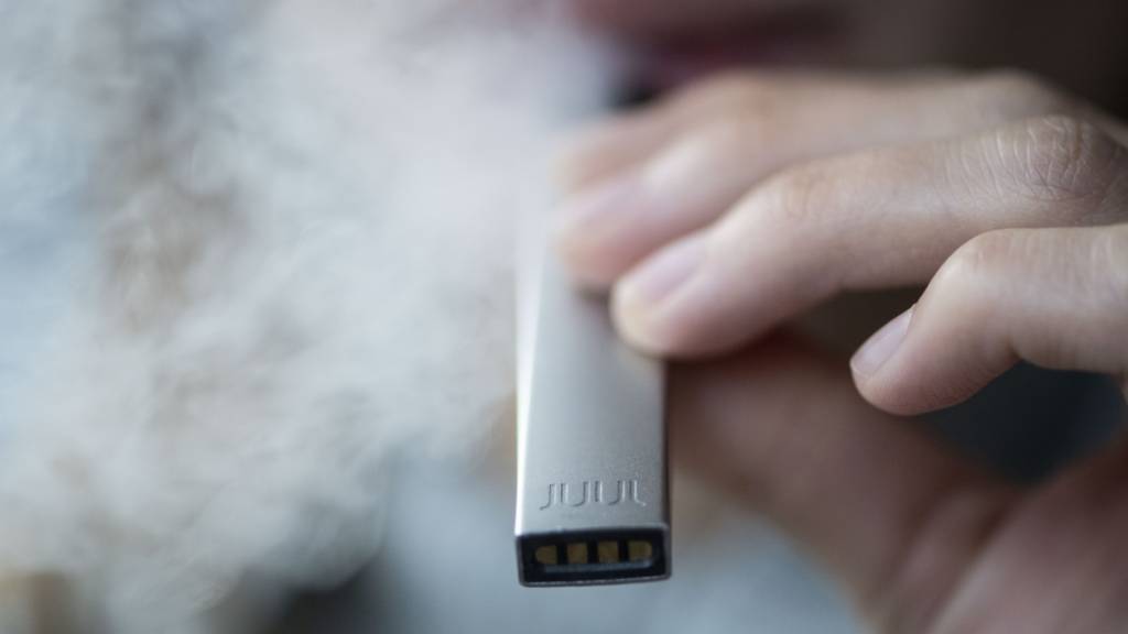 Gegen den E-Zigaretten-Hersteller Juul Labs soll einen strafrechtliche Untersuchung in den USA laufen. (Archivbild)