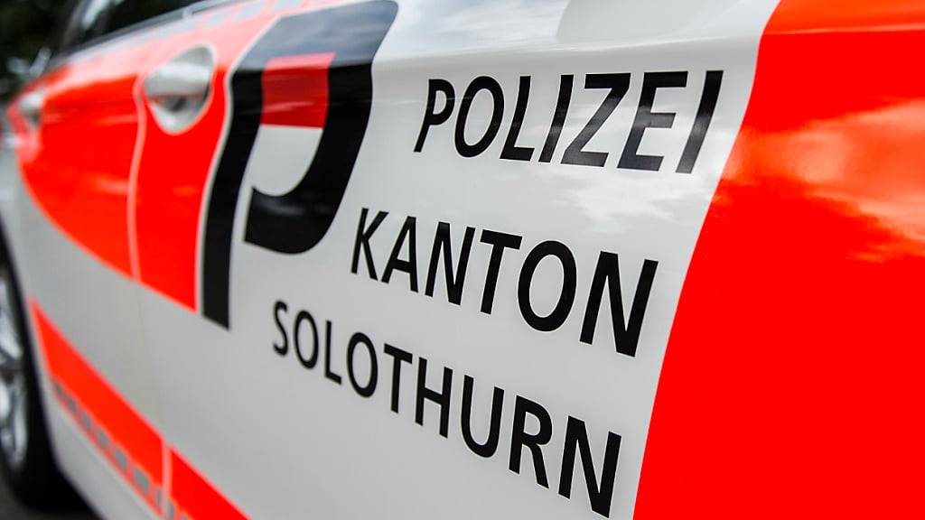 Die Kantonspolizei Solothurn hat am Samstagmorgen zwei mutmassliche Fahrzeug-Diebe gefasst. Zwei Jugendliche im Alter von 16 und 17 Jahren wurden vorläufig festgenommen. (Archivbild)