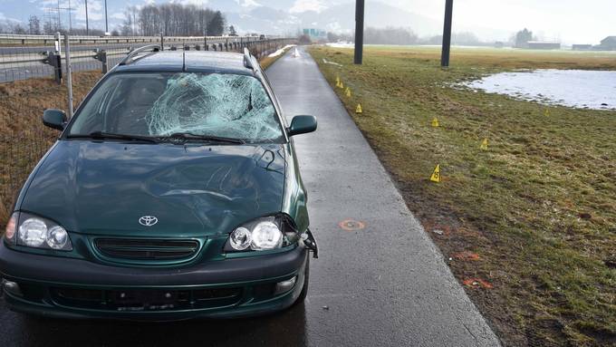 Frau angefahren und schwer verletzt